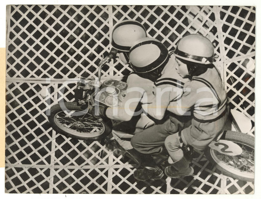 1954 GERMANY Werner, Jürgen and Günter KROLL into the globe of death *Photo