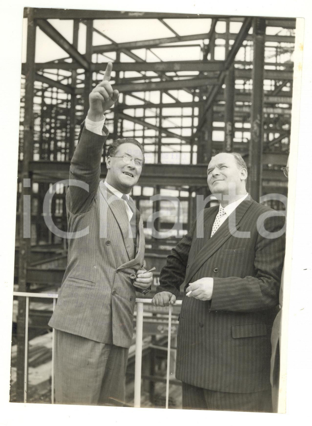 1957 LONDON - BBC Ken ADAM with Vladimir OSMININ *Photo 14x20