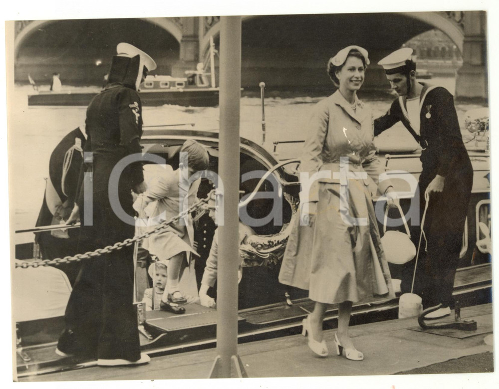 1954 LONDON Queen ELIZABETH II with Prince CHARLES upon their arrival *Photo