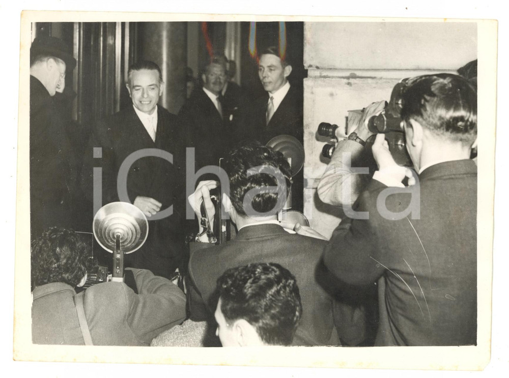 1954 LONDON Nine-Power Conference - Gaetano MARTINO photographed by journalists 