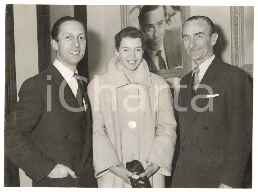 1958 BOREHAMWOOD ELSTREE STUDIOS Judy GRINHAM with Frank GODWIN and Gilbert GUNN