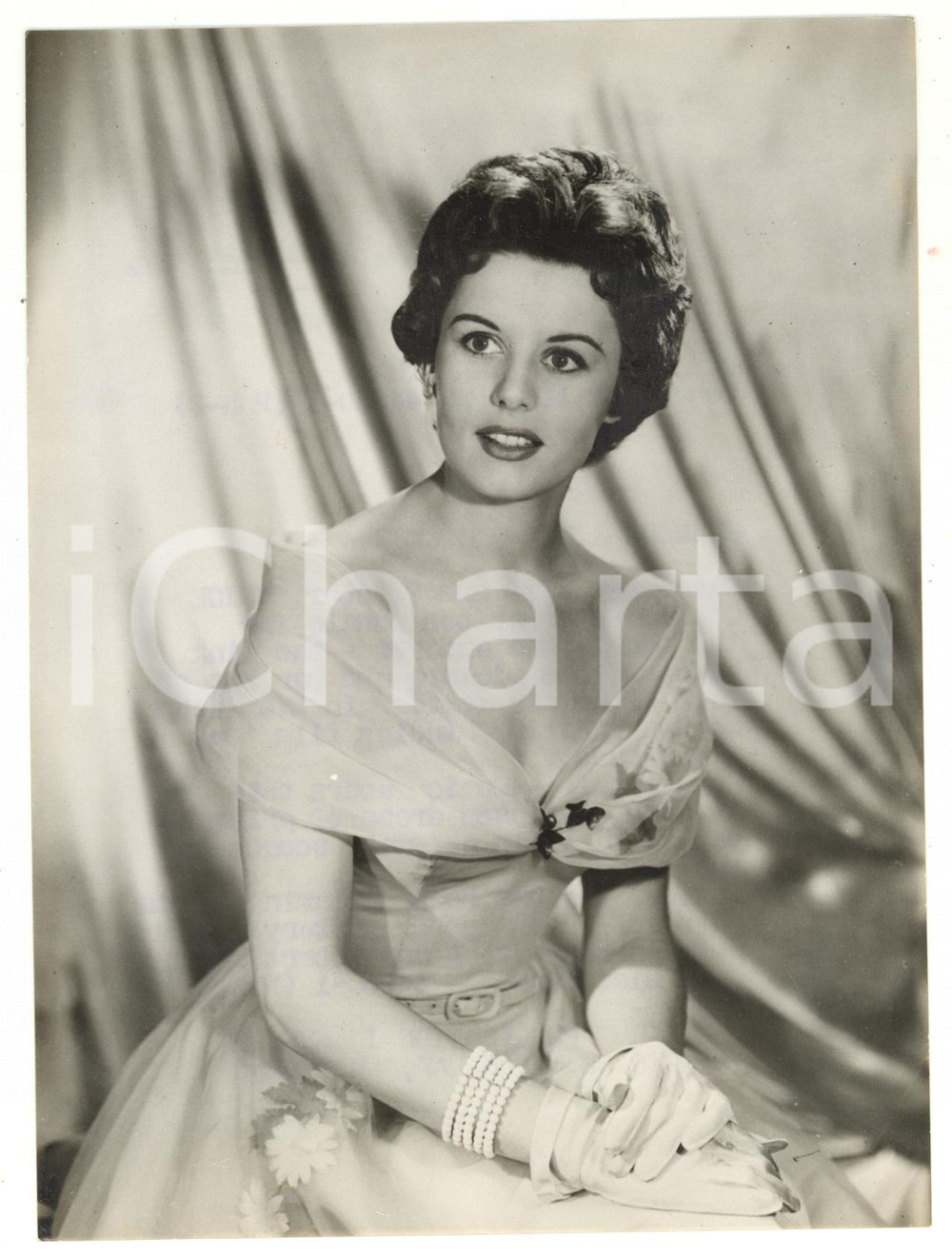1954 LONDON Actress Eunice GAYSON wearing a Anthony MENDLESON dress *Photo
