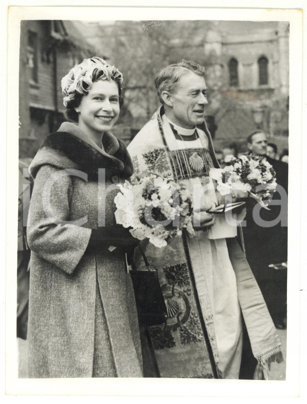 1961 ROCHESTER CATHEDRAL Queen ELIZABETH II at the Royal Maundy Money *Photo