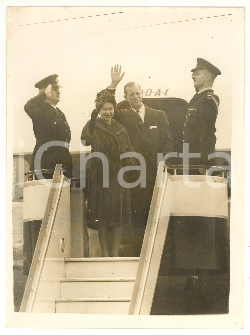 1961 LONDON Airport ELIZABETH II and Duke of EDINBURGH leaving for tour of India