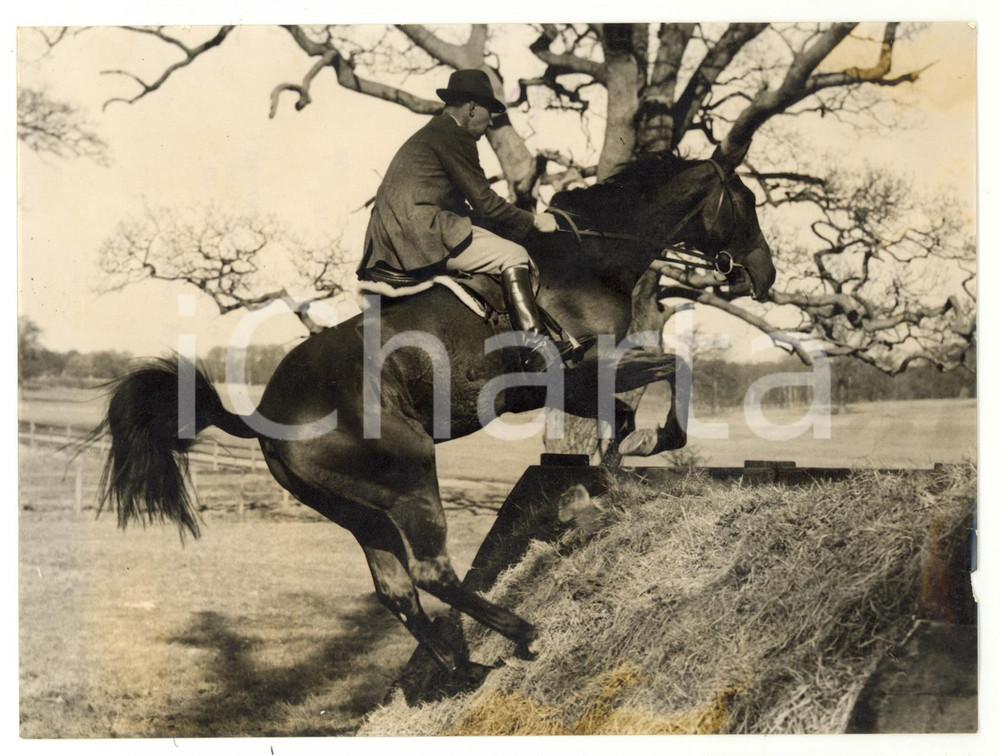 1956 WINDSOR GREAT PARK Frank WELDON tackling an obstacle on KILBARRY *Photo