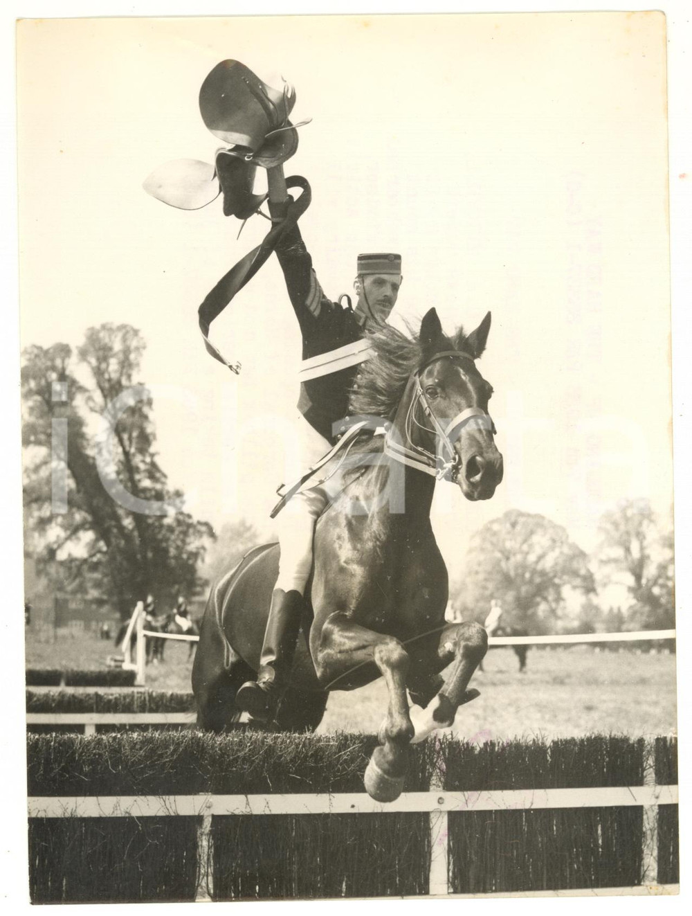 1953 WINDSOR Corporal of horse G. H. MITCHELL holding aloft his saddle *Photo