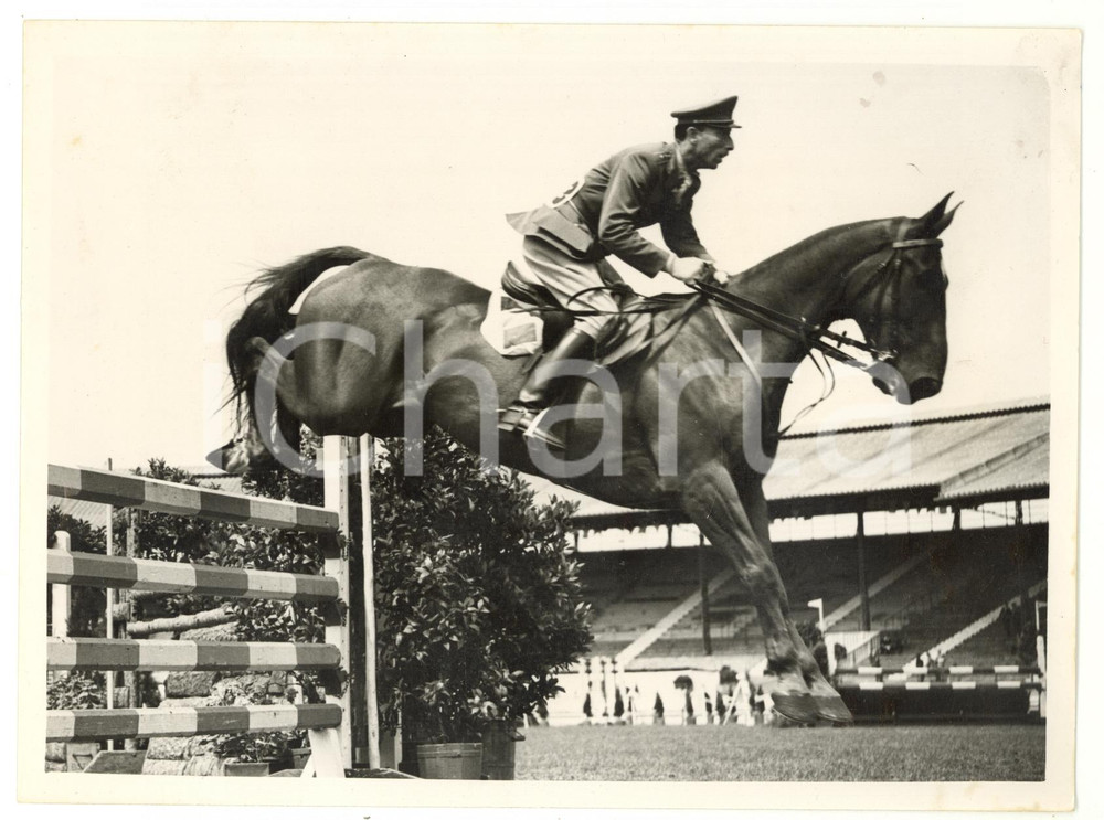 1955 LONDON International Horse Show - Luigi CARTASEGNA jumping on BRANDO 