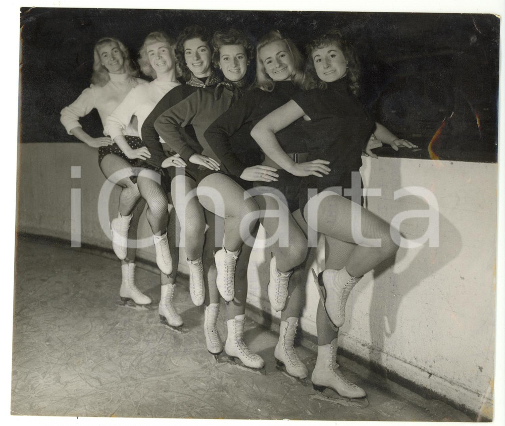 1953 LONDON Three pair of sisters skating in the Christmas pantomime *Photo