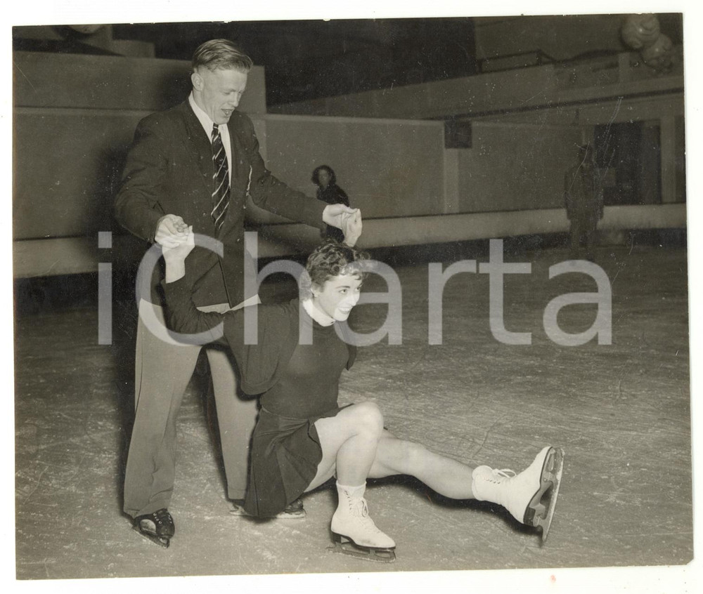 1955 RICHMOND - SKATING Sylvia CHEESEMAN taking a tumble on the ice *Photo