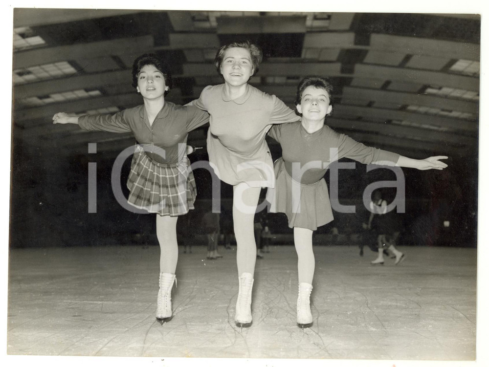 1955 LONDON SKATING Gabriella BORIS - Carla TICHATSCHEK - Anna GALMARINI *Photo