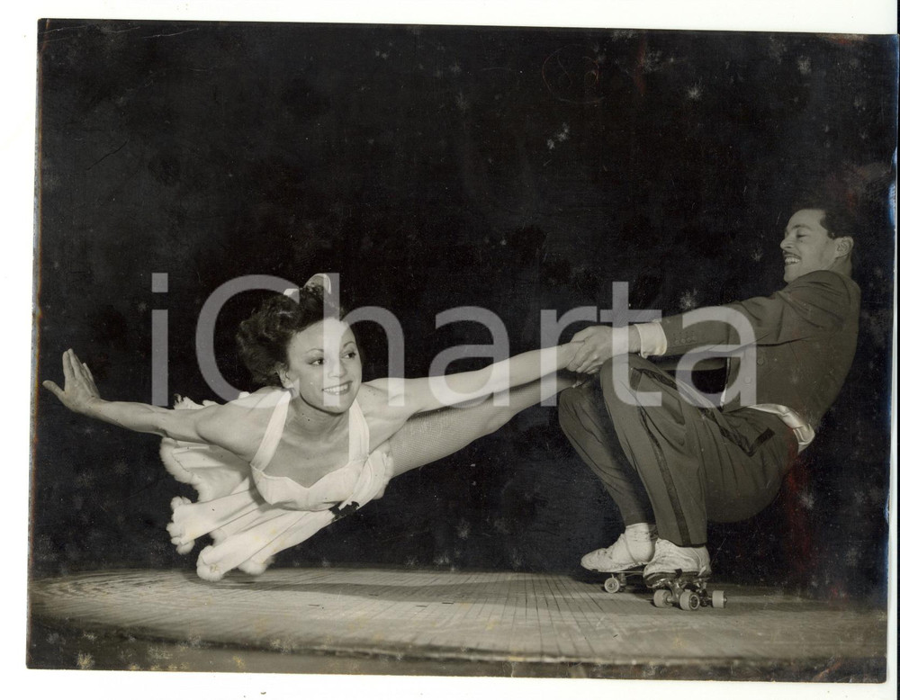 1954 LONDON Windmill Theatre - Roller skaters - John RAVITCH with Babs EWINGTON 