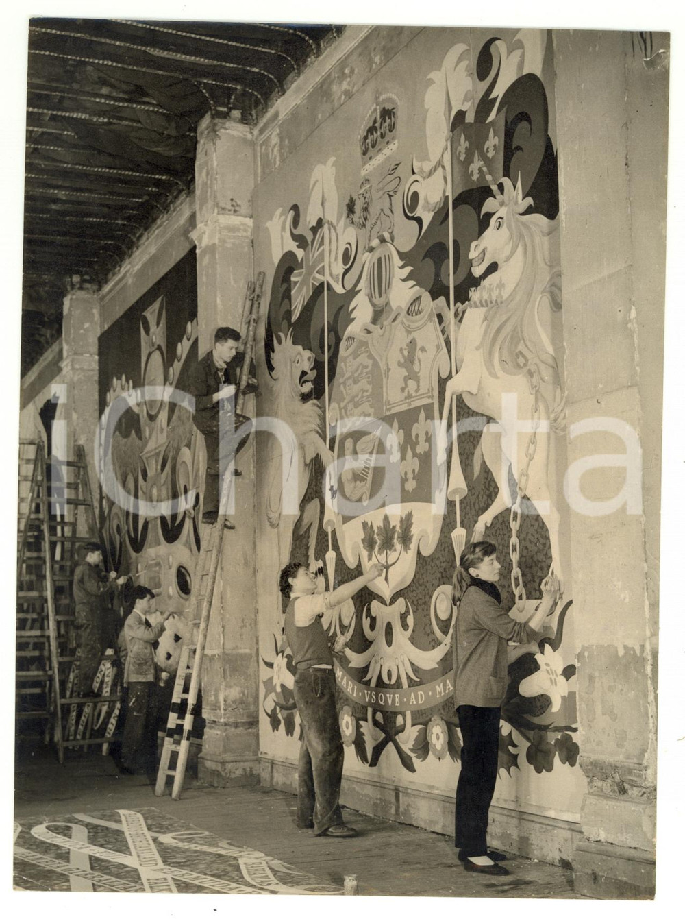 1953 LONDON VICTORIA AND ALBERT MUSEUM Students at work on the Canadian emblem 