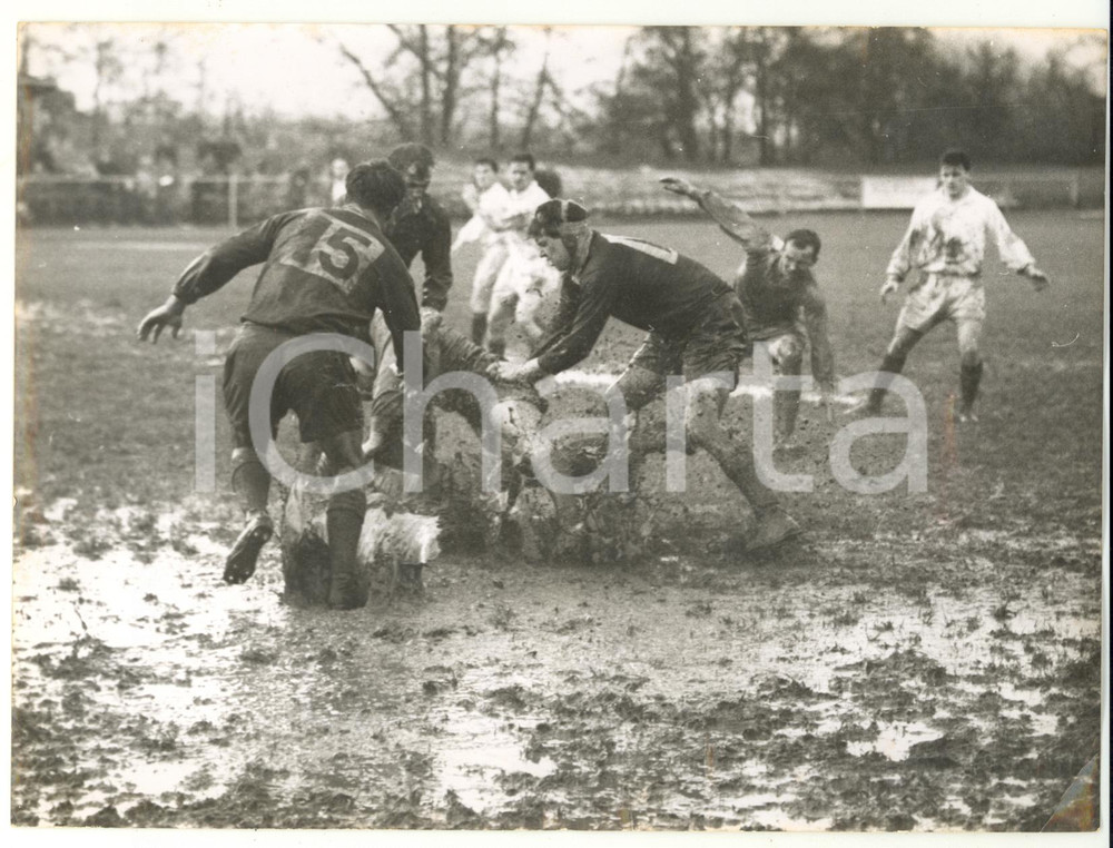 1958 TAUNTON England RUGBY Union Trial - Battle in the mud *Photo 20x15