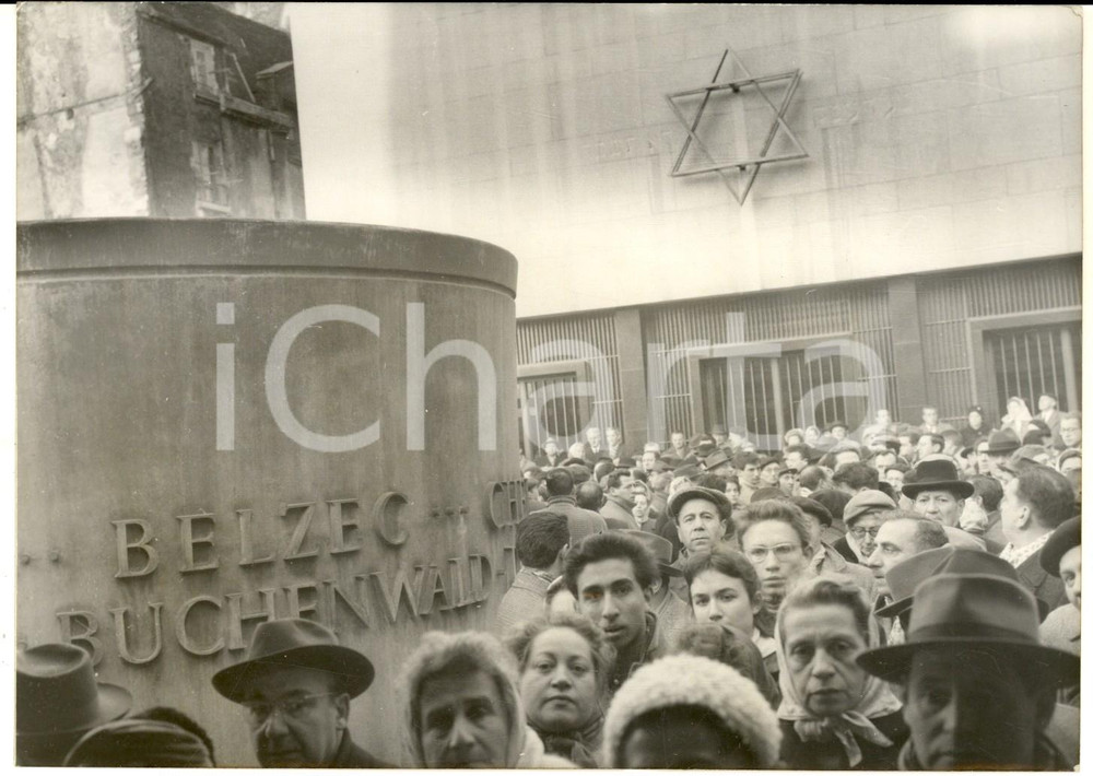 1960 PARIS Manifestation au Memorial du Martir Juif inconnu - Photo 18x13 cm