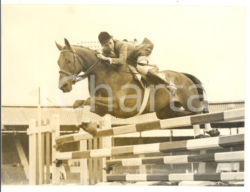 1954 LONDON Ladies Debutante Jumping - J. BONNAUD on CHARLESTON *Photo 20x15