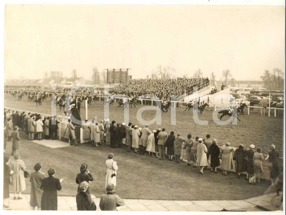 1957 STAR AND GARTER HANDICAP Victory of Sammy MILLBANKS on SUSIE'S IMAGE *Photo