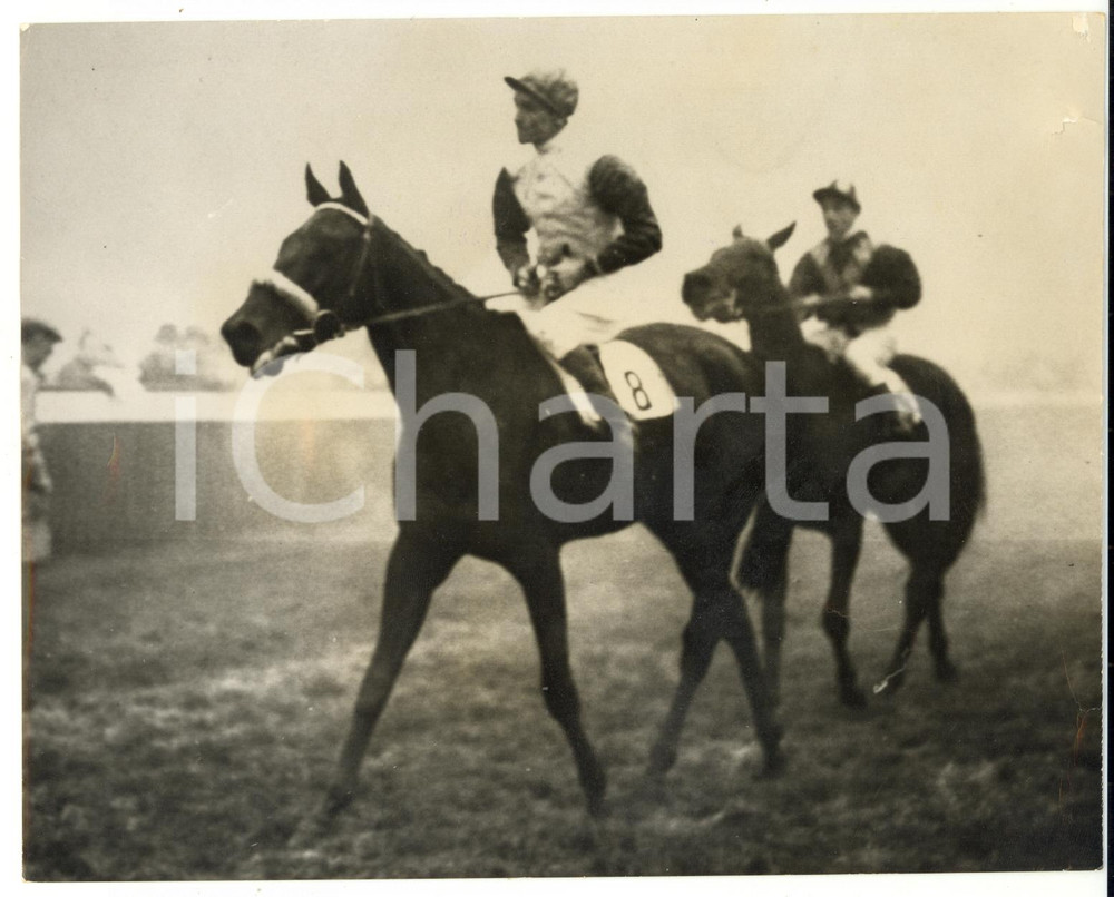 1958 MANCHESTER November Handicap - Joe MERCER on PAUL JONES after the victory