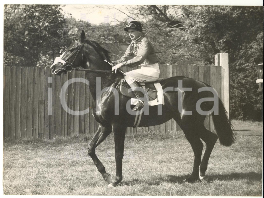 1957 HORSE RACING Harry CARR on DOUTELLE during a training *Photo 20x15 cm