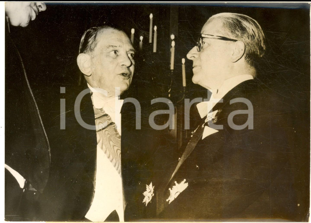 1956 PARIS Giovanni GRONCHI e René COTY durante il ricevimento all'Eliseo - Foto