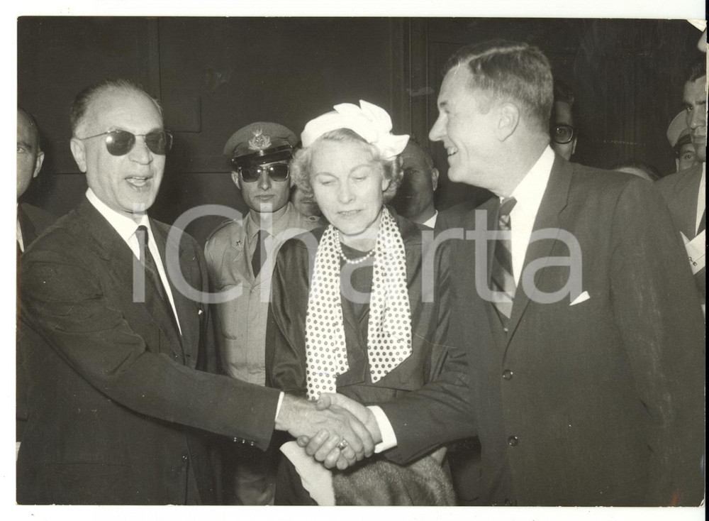 1959 ROMA Carlo STRANEO riceve segretario di Stato USA Livingston MARCHANT *Foto Fotografia d'epoca, con didascalia coeva al verso. CONDIZIONI: G (ma piccole piegature agli angoli)FORMATO: 18x13 cm  originale e autentica 1