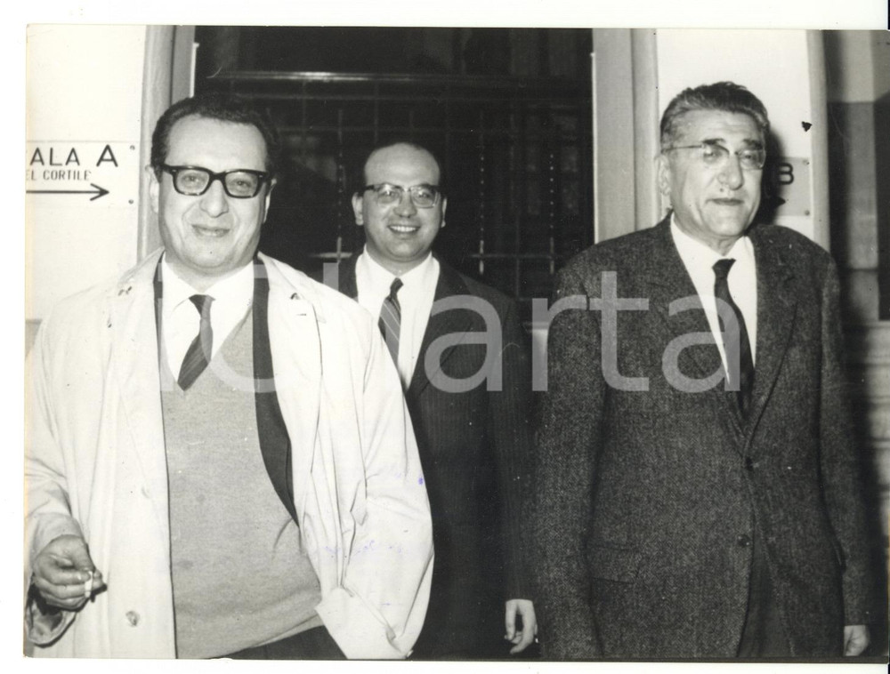 Fotografia d epoca originale 1963 ROMA  Sede PSI  Riccardo LOMBARDI e Germano BENZI Fotografia 18x13 1