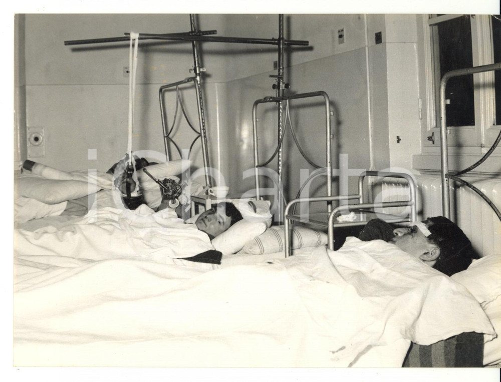 1961 BERGAMO Incidente stradale a DALMINE - Soldati feriti in ospedale *Foto 