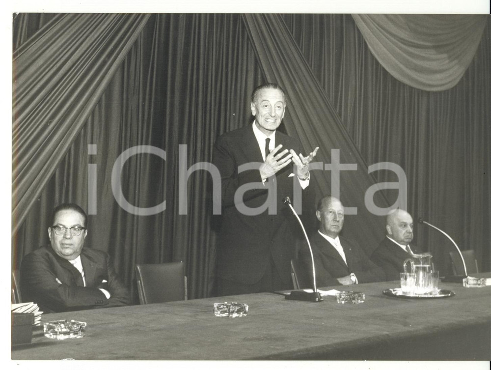 Fotografia d epoca originale 1963 VERONA  ACI Convegno Pionieri della Guida  Discorso di Filippo CARACCIOLO 1