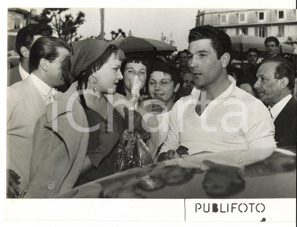 1955 SANREMO Arrivo di Franca MARZI con il marito Franco FESTUCCI *Foto 18x13
