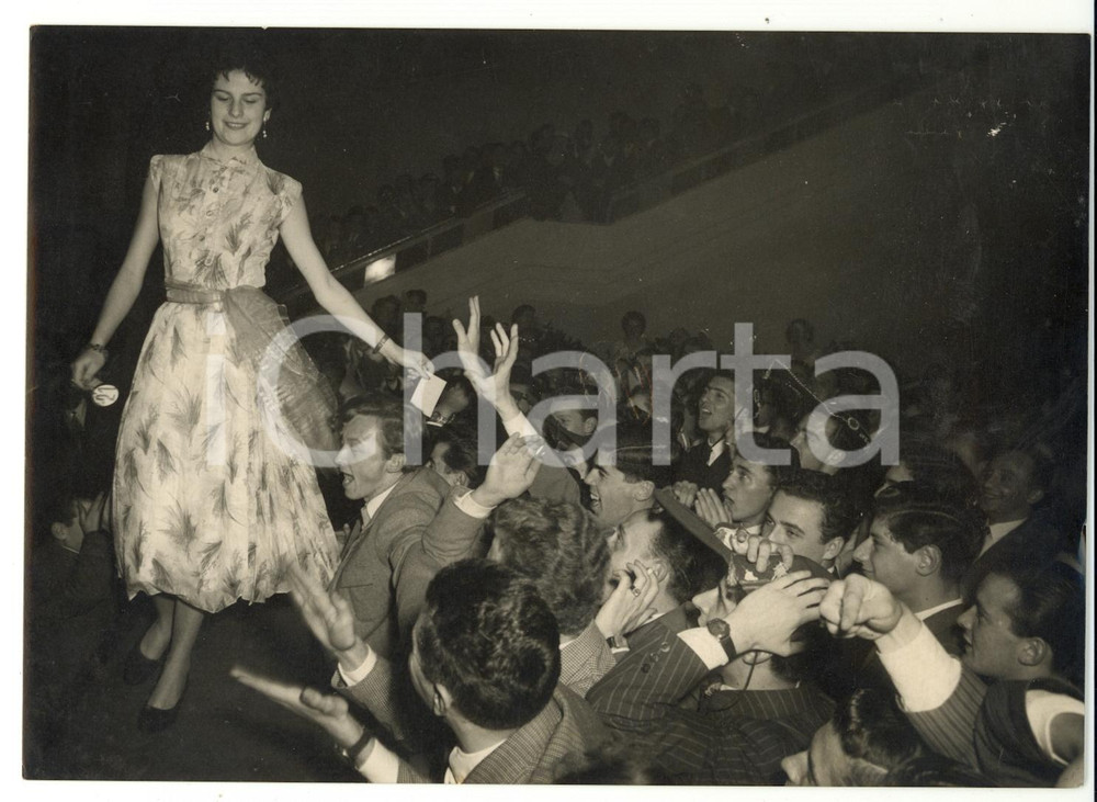 Fotografia d epoca originale 1954 TORINO  CATERINETTA 1955 Vincitrice Ballo delle Caterinette Foto 18x13 1