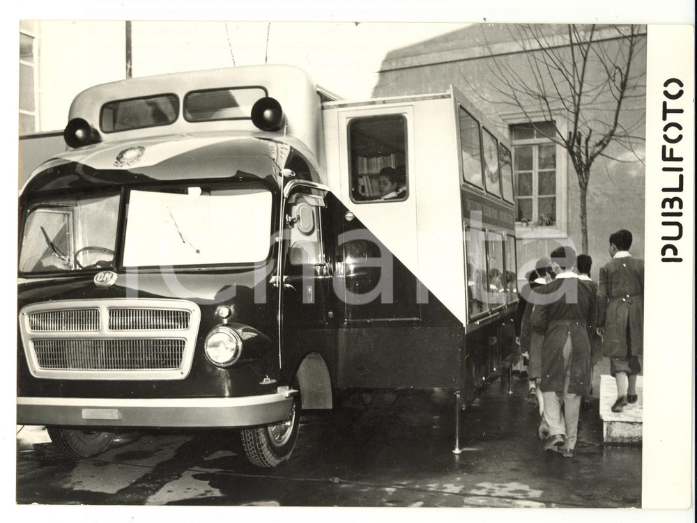 1955 ROMA - Nuovi bibliobus per l'educazione popolare *Foto VINTAGE 18x13 cm