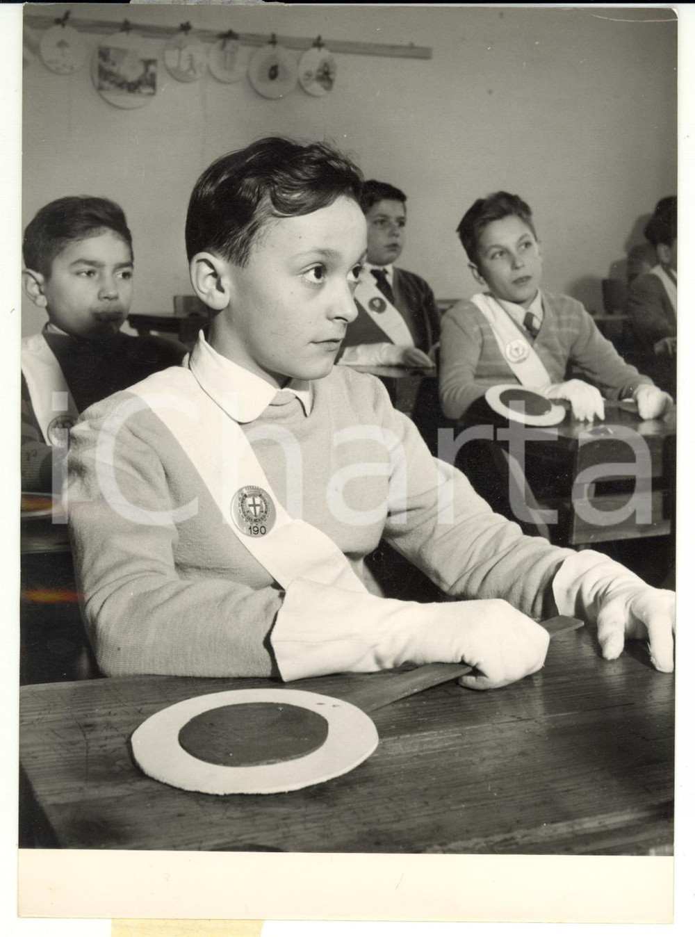 Fotografia d epoca originale 1955 ca MILANO Scuola elementare G. MAZZINI Squadra di alunni vigilI urbani Foto 1