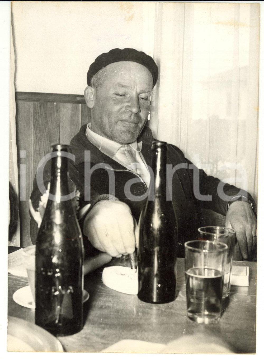 Fotografia d epoca originale 1955 ca VENEZIA Cena di Romeo GIACIN dopo la vincita al TOTOCALCIO Foto VINTAGE 1