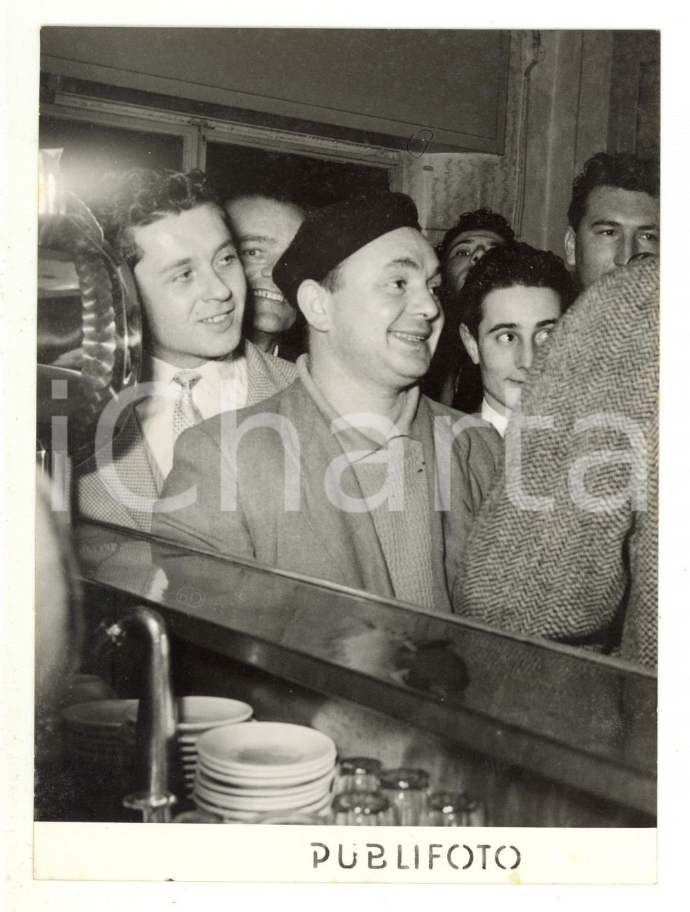 1955 MONZA Luigi PASTORI festeggia vincita TOTOCALCIO al bar *Foto 13x18