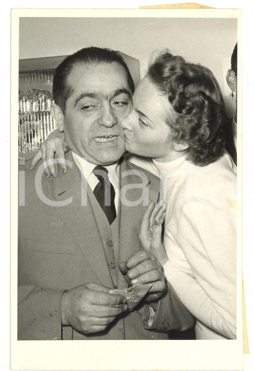 Fotografia d epoca originale 1954 TORINO Nicola SACCINNI festeggia con la figlia vincita alla Lotteria Foto 1