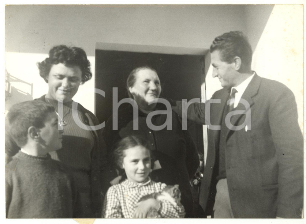 Fotografia d epoca originale 1959 JESOLO  TOTOCALCIO Giovanni SAMBIN festeggia la vittoria con la famiglia 1