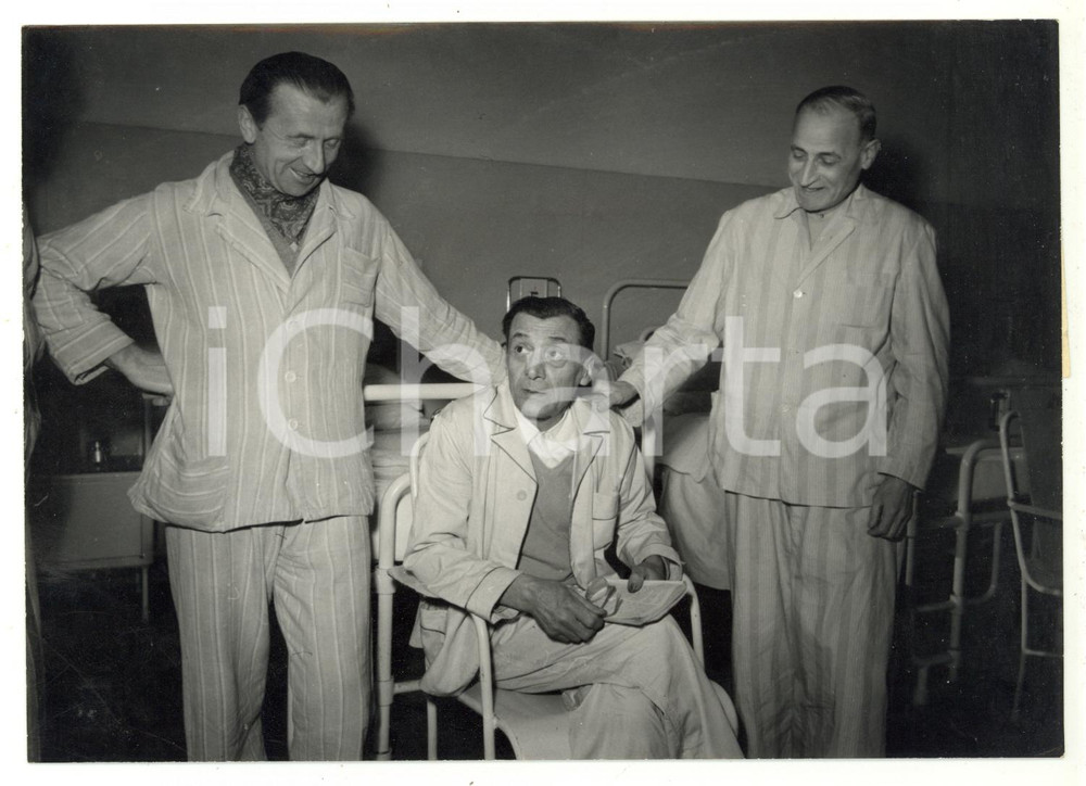 Fotografia d epoca originale 1956 TORINO Ospedale Molinette  Ferdinando PAPINO vincitore TOTOCALCIO  Foto 1