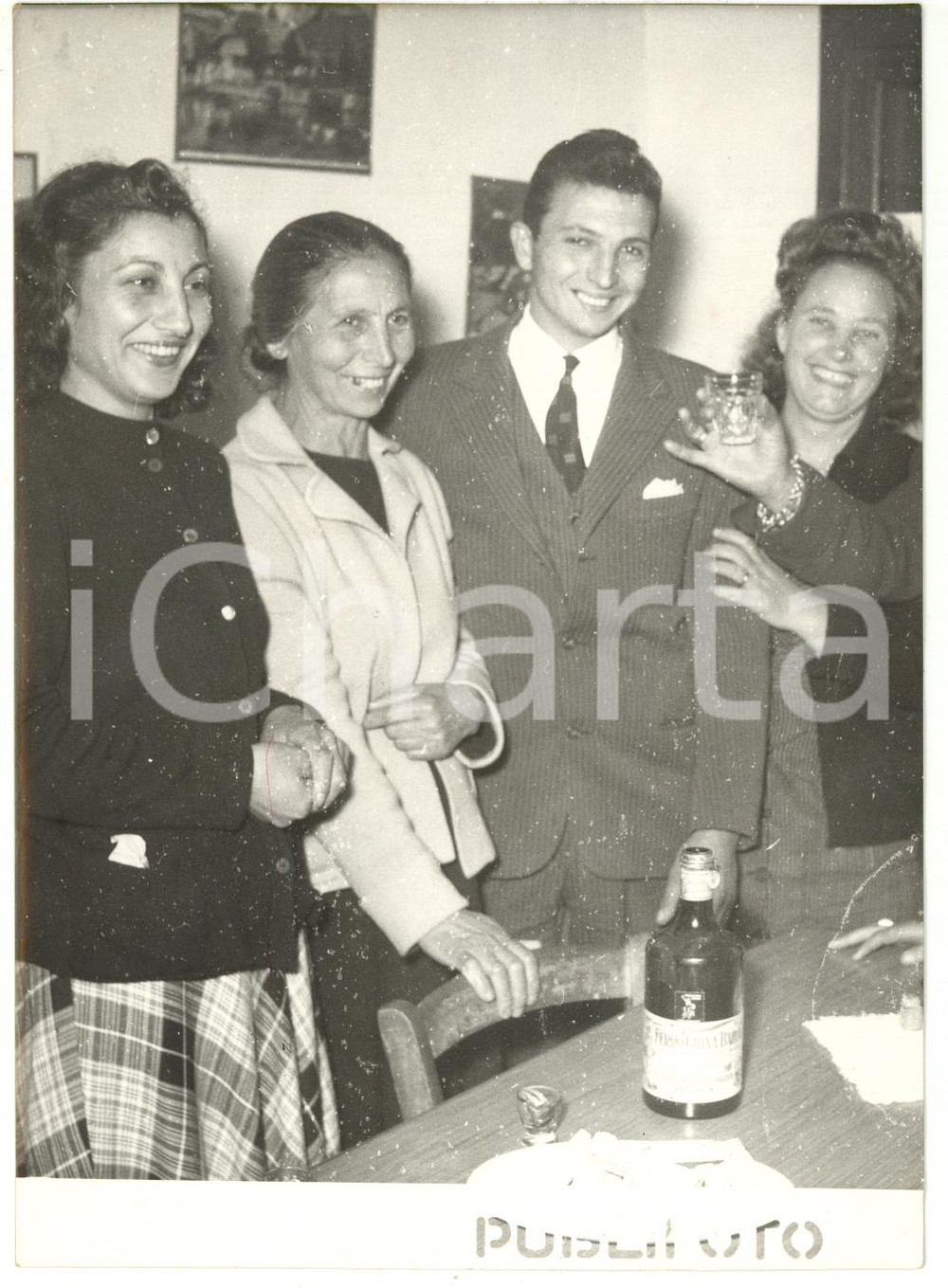 Fotografia d epoca originale 1954 ROMA Teresa PASCUCCI e il figlio Emilio vincono al TOTOCALCIO Foto 13x18 1