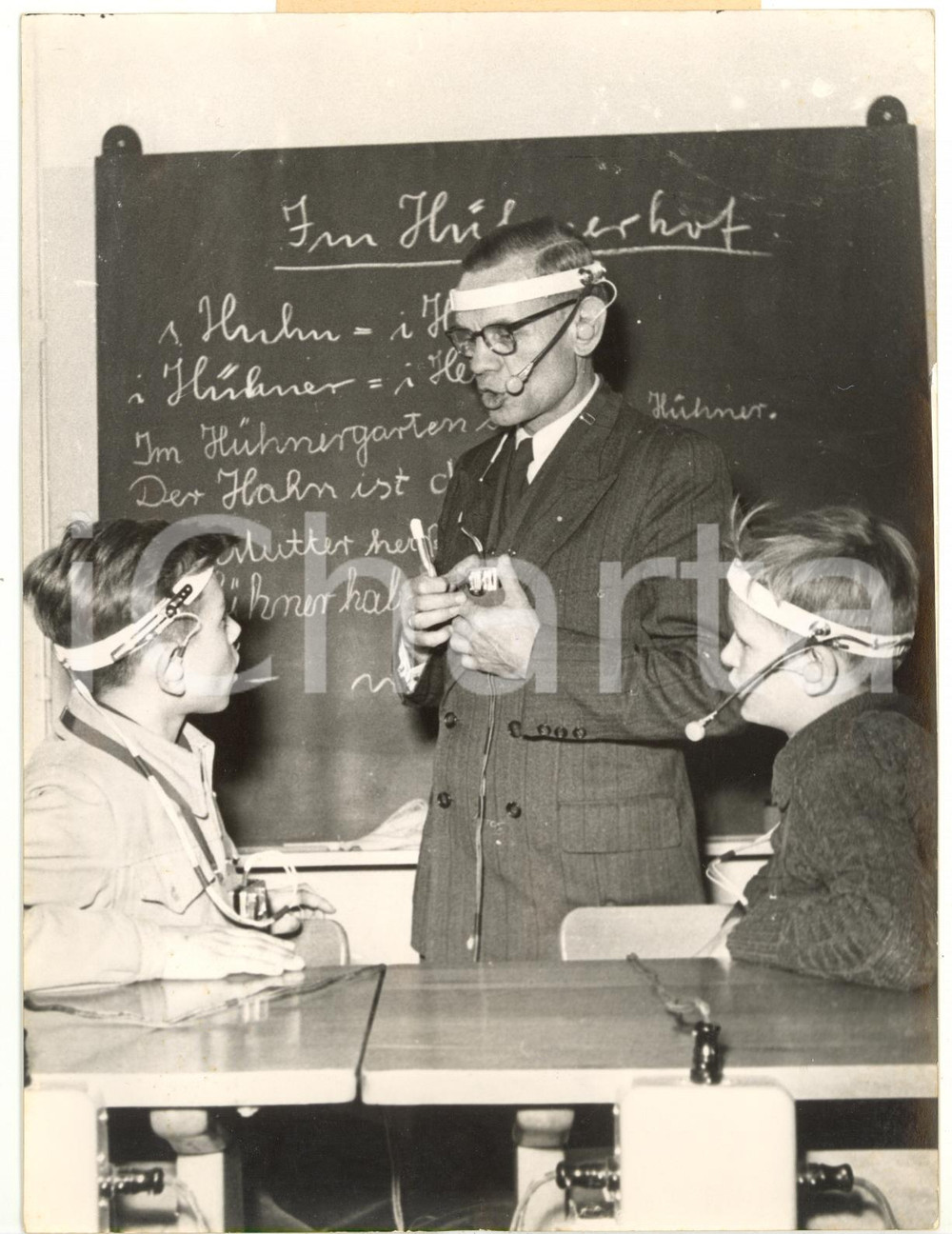 1953 HAMBURG Deaf and dumb children learning listening and speaking *Foto 15x20