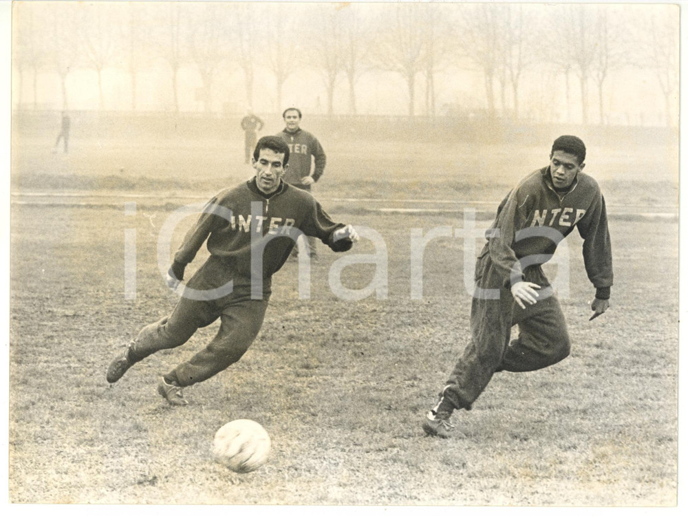Fotografia d epoca originale 1963 MILANO CALCIO Allenamento INTER  Armando PICCHI e Jair DA COSTA Foto 1