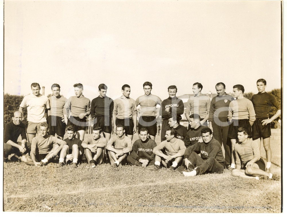 Fotografia d epoca originale 1955 NOVI LIGURE  CALCIO Squadra SAMPDORIA in ritiro collegiale Foto 24x18 1