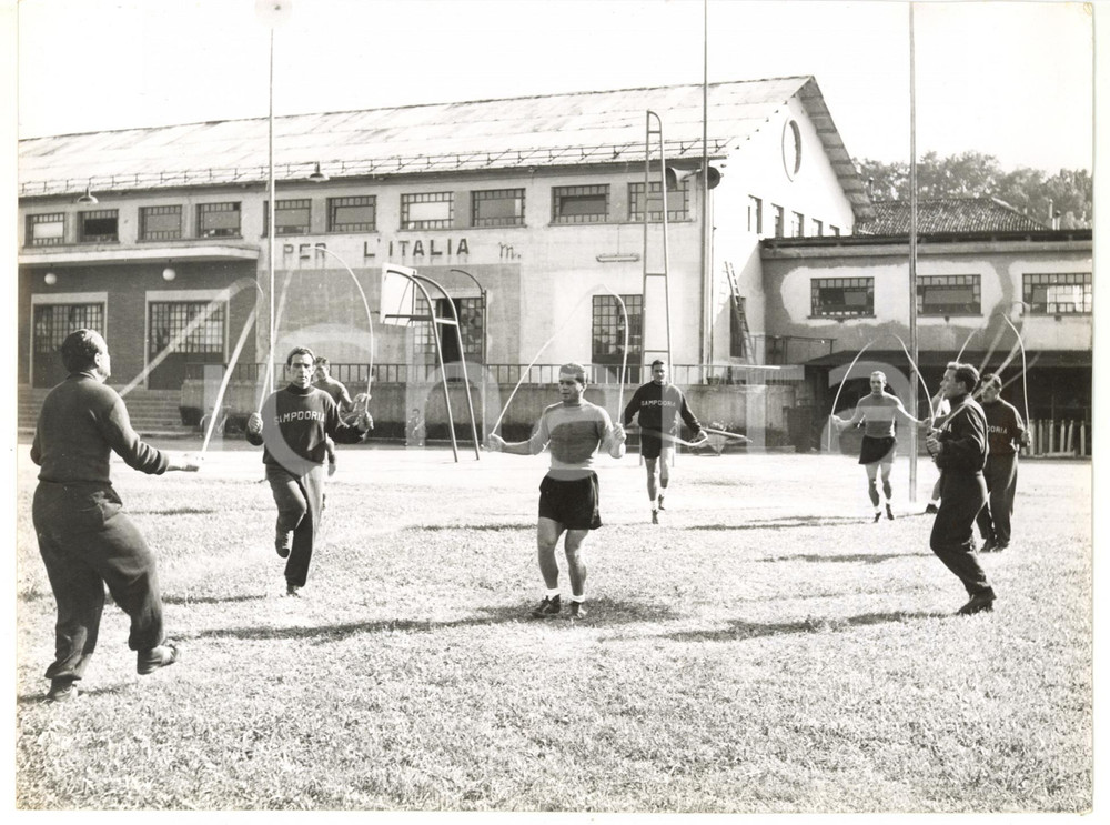 Fotografia d epoca originale 1955 NOVI LIGURE  CALCIO Squadra SAMPDORIA in ritiro Fotografia 24x18 cm 1