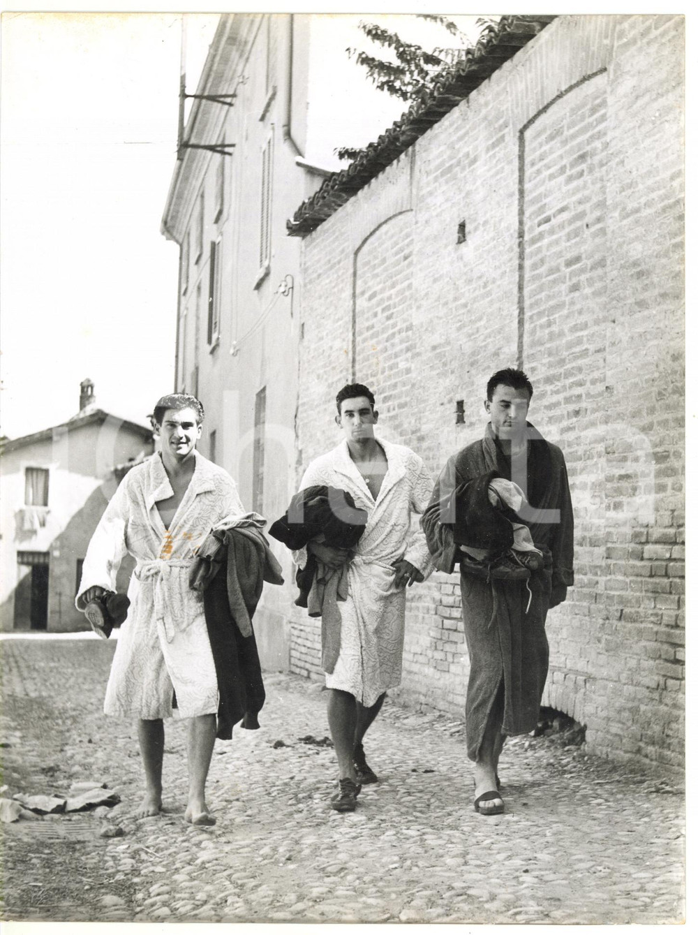 Fotografia d epoca originale 1955 SALICE TERME CALCIO GENOA Silvano PRAVISANO  Fulvio FONDA  Ivan FIROTTO 1