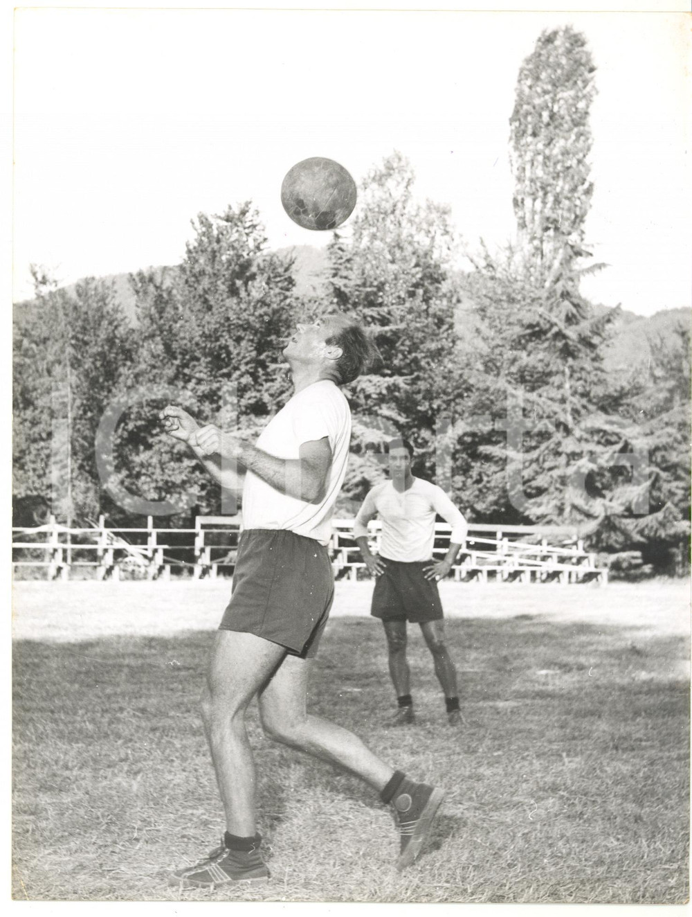 Fotografia d epoca originale 1955 SALICE TERME CALCIO  GENOA Palleggi di Gunnar GREN Foto 18x24 cm 1