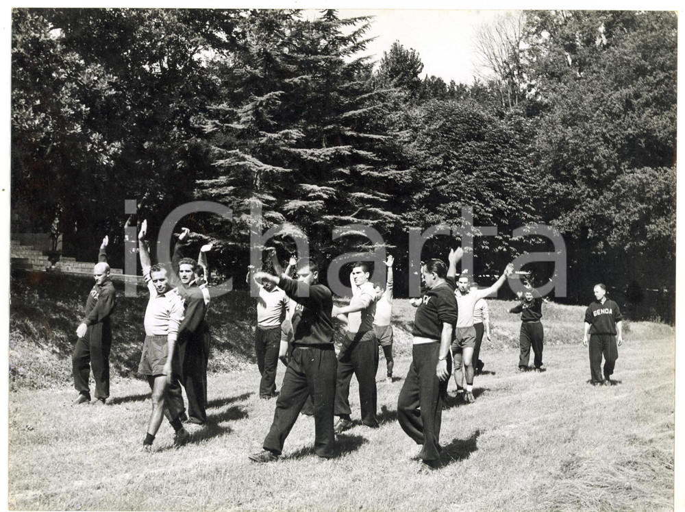 Fotografia d epoca originale 1955 SALICE TERME Ritiro GENOA  La squadra durante l allenamento  Foto 24x18 1