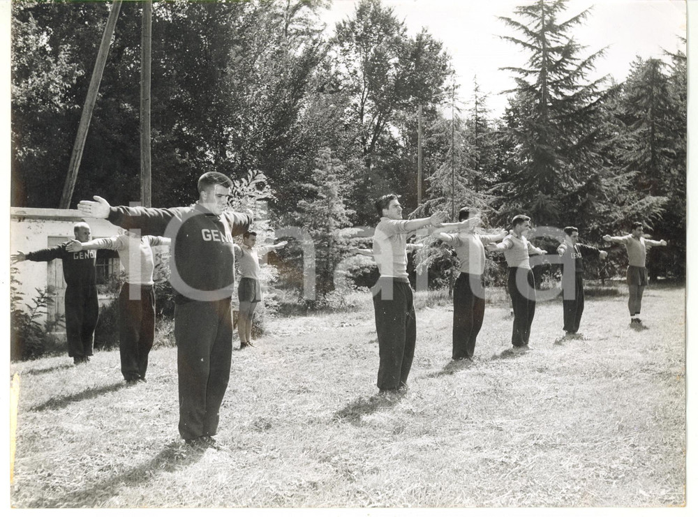 Fotografia d epoca originale 1955 SALICE TERME CALCIO Ritiro GENOA Allenamento della squadra  Foto 24x18 cm 1