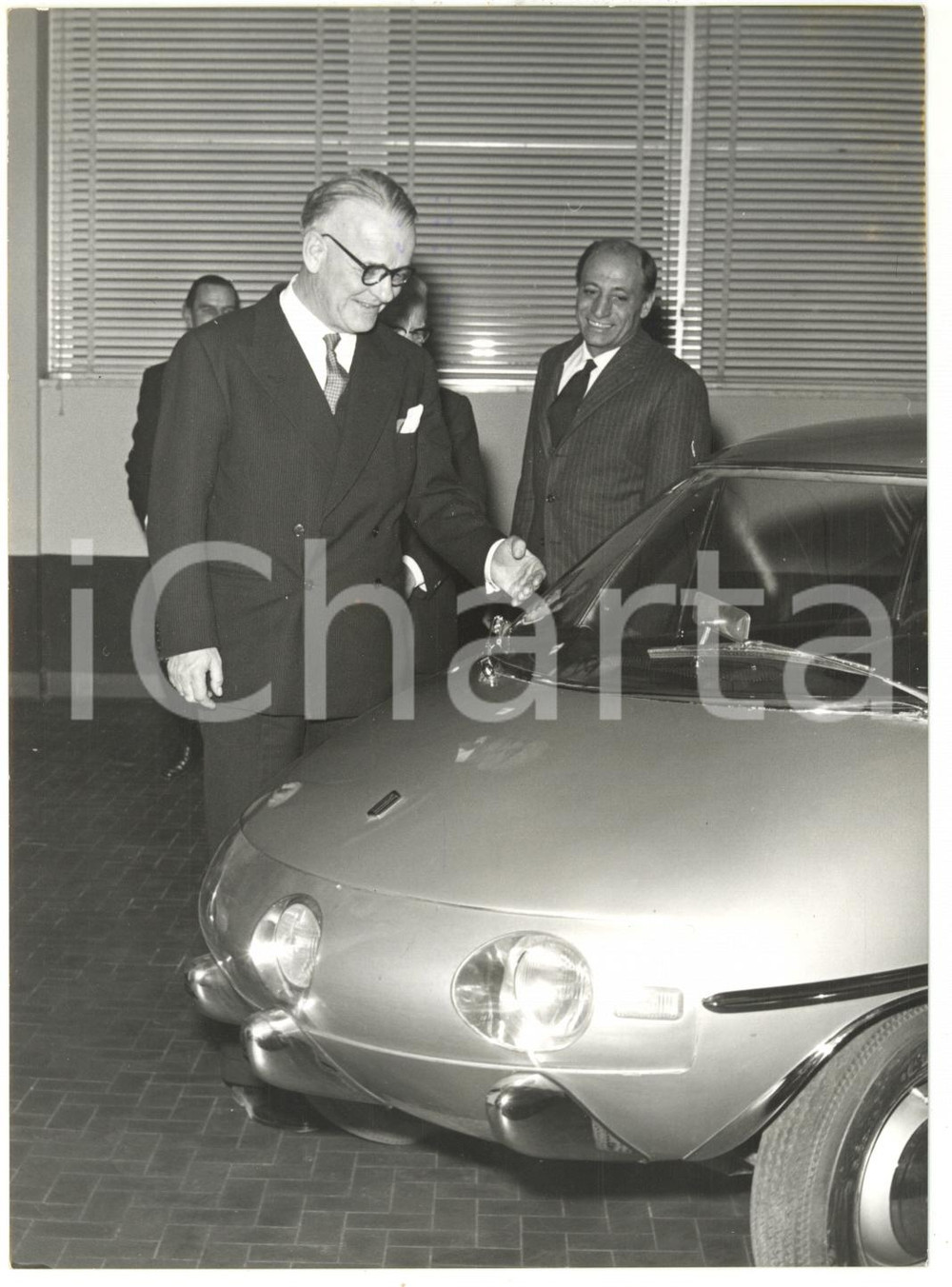 Fotografia d epoca originale 1962 TORINO  PININFARINA John GUTHRIE WARD in visita ufficiale Foto 13x18 1