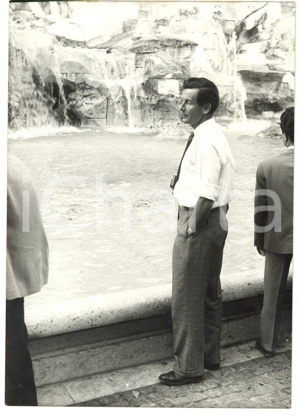 Fotografia d epoca originale 1958 ROMA Fontana di Trevi  Peter TOWNSEND in visita alla cittÃ  Foto 13x18 cm 1