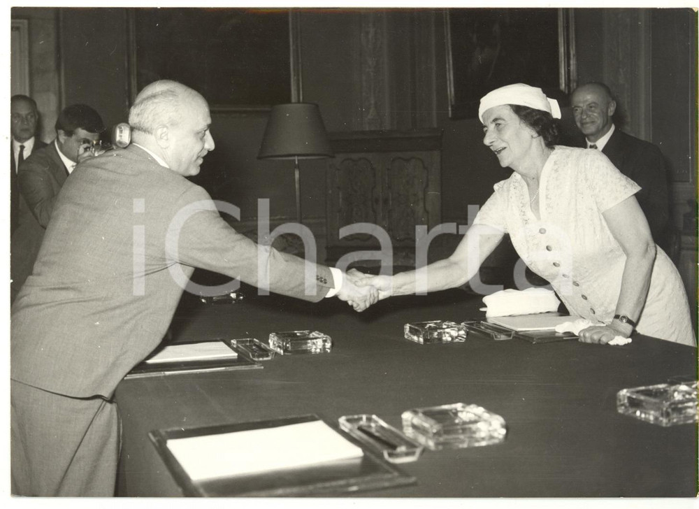 Fotografia d epoca originale 1958 ROMA Stretta di mano tra Amintore FANFANI e Golda MEIR Foto 18x13 cm 1