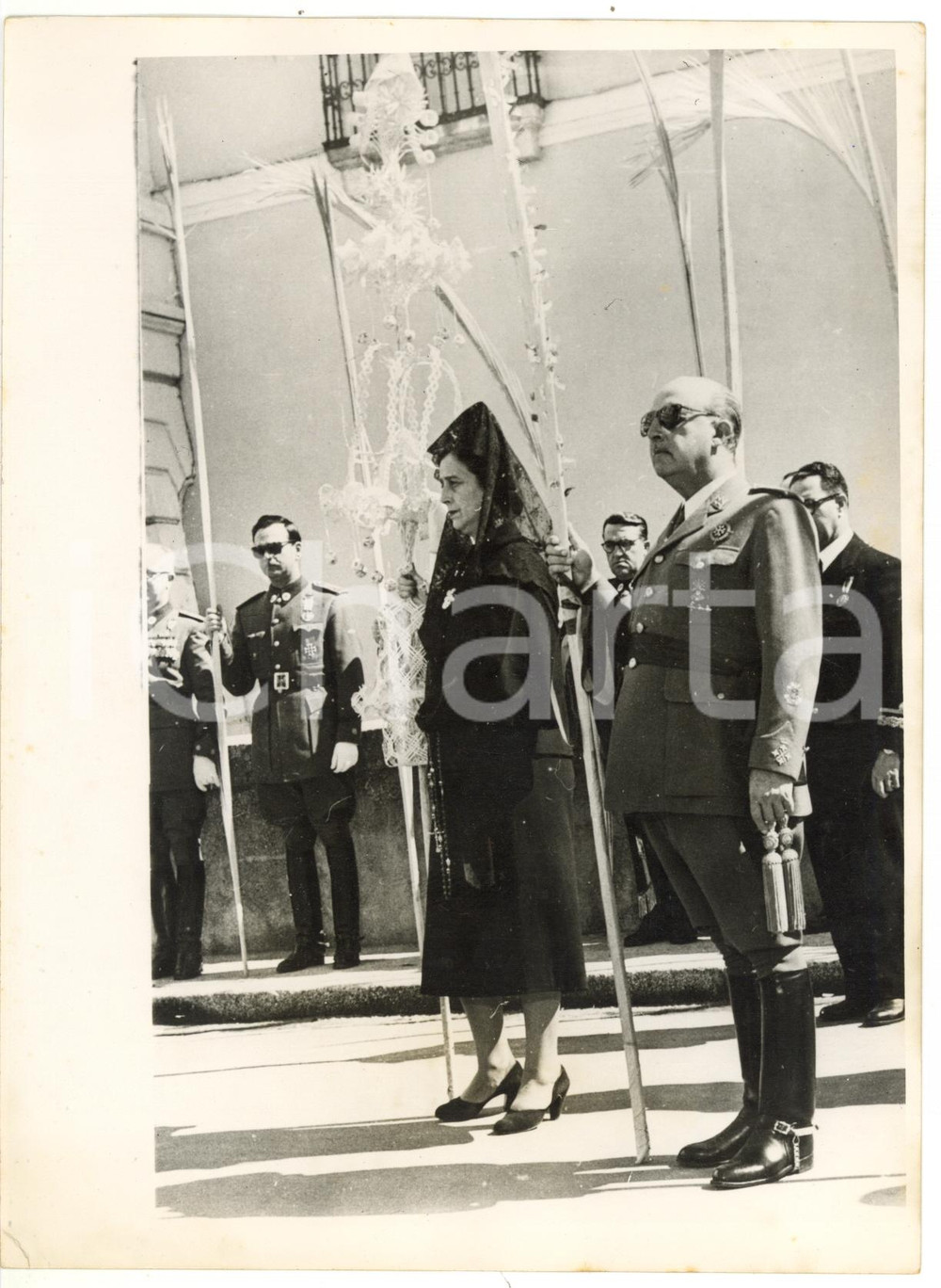 Fotografia d epoca originale 1953 MADRID EL PARDO PALACE Francisco FRANCO and his wife during Palm Procession 1