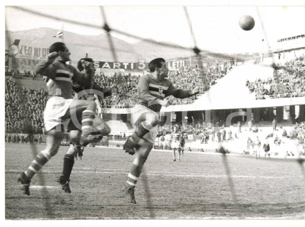 1954 GENOVA - SAMPDORIA-MILAN 0-3 - Rinvio di Gaudenzio BERNASCONI *Foto 18x13